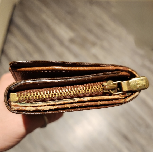 Authentic Louis Vuitton Preloved Mono Zippy Wallet - Picture 7 of 12